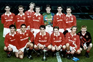 Images Dated 1st April 1993: Manchester United youth team pose with the Lancashire Youth Cup following their victory