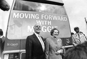 Images Dated 21st May 1987: Margaret Thatcher with her husband Dennis with the Battle Bus - 21st May 1987