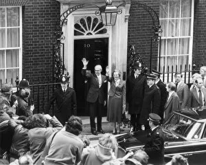 Images Dated 4th May 1979: MARGARET THATCHER AND HUSBAND DENNIS WAVE TO THE CROWD OUTSIDE 10 DOWNING STREET AS SHE