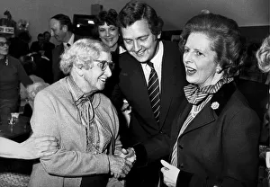 Mirror/1500to1599 01528/margaret thatcher jeremy handley visit pensioners Mirror/1500to1599 01528/margaret thatcher jeremy handley visit pensioners