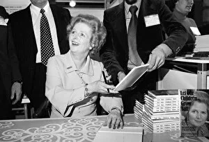 Images Dated 12th October 1977: Margaret Thatcher, October 1977, signing books at the Conservative Party conference