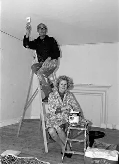 Images Dated 12th October 1975: Margaret Thatcher spent the weekend in the country with her husband Denis decorating
