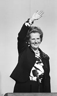 Images Dated 1st October 1986: MARGARET THATCHER WAVING AT THE TORY PARTY CONFERENCE - OCTOBER 1986