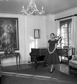01429 Gallery: MARGOT FONTEYN AT HOME - OCTOBER 1958