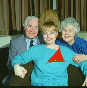 Images Dated 10th December 1982: Mari Wilson with her parents mum Helen and dad Jimmy, Mari is a pop