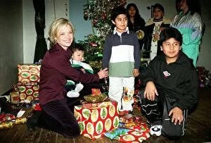 Images Dated 22nd December 1997: Mariella Frostrup TV Presenter / Film Critic December 1997 Handing out christmas presents