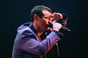 Marti Pellow singer with Wet Wet Wet pop group September 1997 in concert at Parkhead Marti Pellow singer with Wet Wet Wet pop group September 1997 in concert at Parkhead