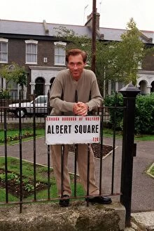 Images Dated 29th September 1998: Martin Kemp Actor / Singer September 98 On the set of Eastenders which he will be