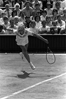 Martina Navratilova plays Chris Evert in the Wimbledon womens singles final 1985
