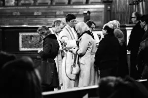 Images Dated 13th May 1981: Mass is said at Westminster Cathedral for Pope John Paul II who was shot this afternoon