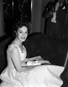 00876 Gallery: Maureen O Hara attends the premiere of the Middle of the Night. June 1959