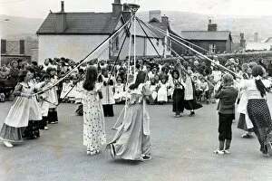 Images Dated 14th May 1976: Maypole, somewhere in Wales. 14th May 1976