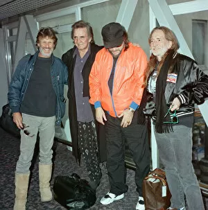 Images Dated 7th April 1992: Members of The Highwaymen at Heathrow Airport. Kris Kristofferson, Johnny Cash