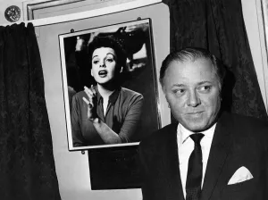 A memorial to international star Judy Garland was unveiled yesterday at the Palladium A memorial to international star Judy Garland was unveiled yesterday at the Palladium
