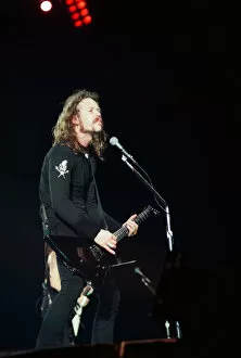 Images Dated 4th November 1992: Metallica in concert at the NEC Arena, Birmingham. James Hetfield