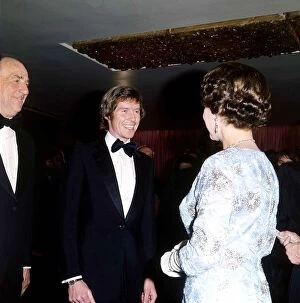 Images Dated 1st December 1972: Michael Crawford Actor meets The Queen - December 1972 At the Premiere of