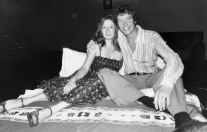 Michael Crawford with Frances Cuka at theatre press call - January 1977 Michael Crawford with Frances Cuka at theatre press call - January 1977