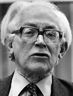 Images Dated 13th June 1983: Michael Foot Labour Party Leader argues with photographers