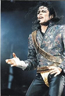 Images Dated 1st January 1988: Michael Jackson singing on stage hand bangaged circa 1988