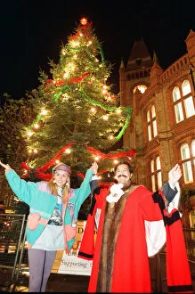 Images Dated 25th November 1993: Michaela Strachan switches on the Christmas lights at Broad Street Mall, Reading