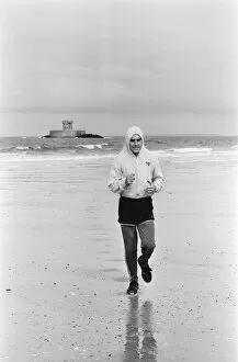 Images Dated 15th September 1980: Middleweight Champion Alan Minter training in Jersey ahead of his World Title fight
