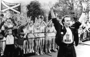 Midge Ure infront of runners arms raised at start of race I ran the world charity for Midge Ure infront of runners arms raised at start of race I ran the world charity for