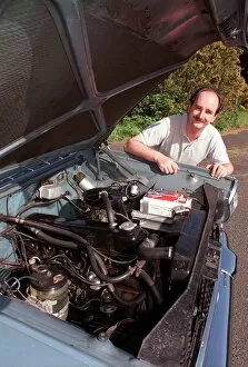 Images Dated 3rd June 1997: MIKE OROBCZUK WITH HIS VAUXHALL CRESTA LOOKING AT ENGINE