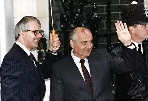 00154 Gallery: Mikhail Gorbachev stands with John Major under umbrella outside 10 Downing Street 1991