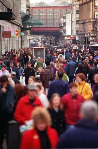 00000 Prints: Christmas shoppers on Argyle Street, Glasgow Print