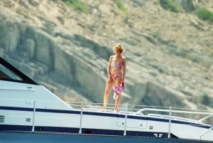 00006 Prints: Print of Princess Diana on holiday with her family