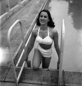 00008 Prints: Print of Deidre De Peyer at Roehampton Swimming Pool, 1949