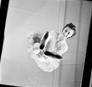 00008 Prints: Print of a Ballet Dancer by Valerie Tayler, January 1953
