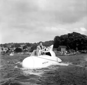 00010 Prints: Frank Hanning-Lee in the White Hawk speed boat, Print