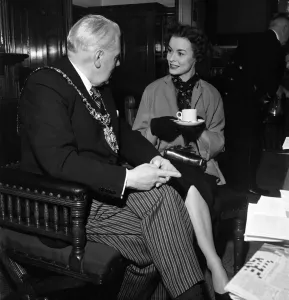 00012 Prints: The Lord Mayor of Manchester meets Violet Pretty in Town Hall Print