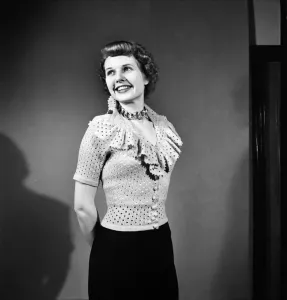 00019 Prints: Sheila Sim Print - Frilly Jarnpon Blouse, February 1952