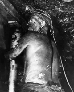 Mirror Prints: Miner setting a prop at Rossington Colliery, April 1970 Print