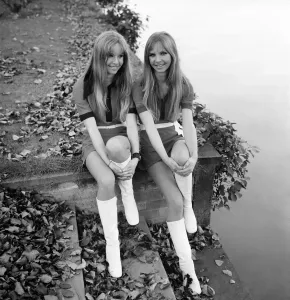 17-year-old twins Jullette and Gillian King in a modelling print