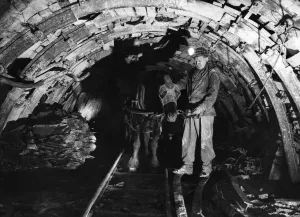 00030 Prints: Print of Newstead mine underground scenes, Nottinghamshire