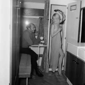 00032 Prints: Model Jill Sadler in a West End hotel shower, Print