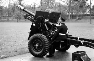 00033 Prints: 21-Gun Salute Print: Gunners in Bute Park
