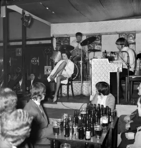 00033 Prints: Montagu Arms Public House Print, November 1969