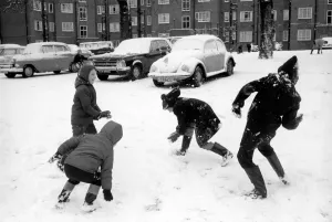 00033 Prints: Winter Scenes Print: Children Playing in Snow
