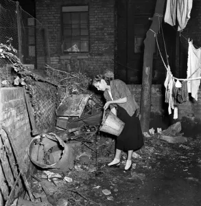 00037 Prints: Paddington Slum House Print, October 1953