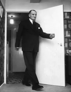 00038 Prints: The demob suit of Arthur Samouelle, a London man in his 60s
