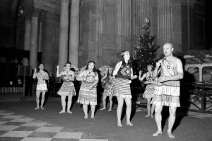 Print of The London Maori Club performing at St. Pauls Cathedral in 1969