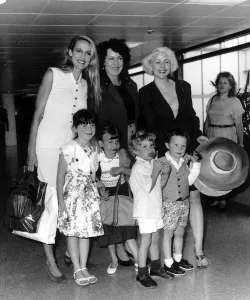 00046 Prints: Jerry Hall with Sisters and Children on the Way to Dublin Print