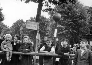 00050 Prints: Maida Vale Children Witness V1 Bomb Damage Print June 1944