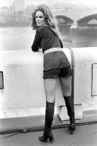 00053 Prints: 1970s Fashion Print: Retro Shorts, January 1971