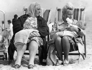 00055 Prints: A Typical British Summer Holiday Scene Print (00055)