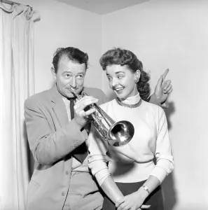 00065 Prints: Kim Pearson with Humphrey Lyttleton Print, 1956